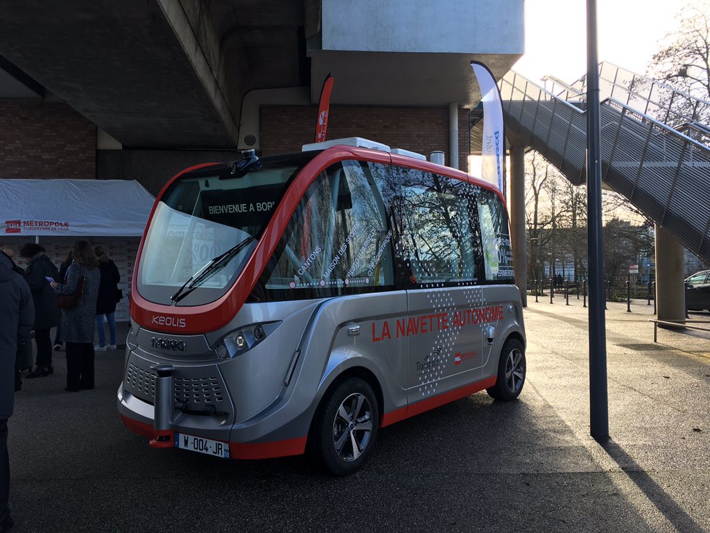 [#innovation] En direct du lancement de l’expérimentation de la navette autonome sur le campus universitaire de Cité Scientifique à #Villeneuvedascq, fruit d’un partenariat stratégique tissé entre @MEL_Lille, @groupekeolis et @NAVYA_Group #navetteautonome cc @transpole_actu