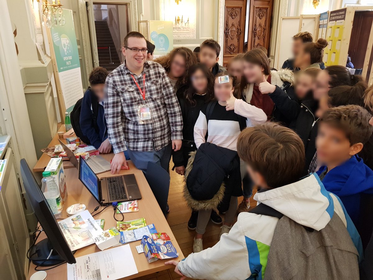 OpenFoodFactsFr's tweet photo. Open Food Facts, le projet libre qui rend heureux ! Sensibilisation aux #données, à la #nutrition, au #libre et aux #communs, avec les collégiens de @grandlyon à #SuperDemain #superedtech #opendata #Lyon https://t.co/skYJGrlSoI https://t.co/5SvJxsjpOF