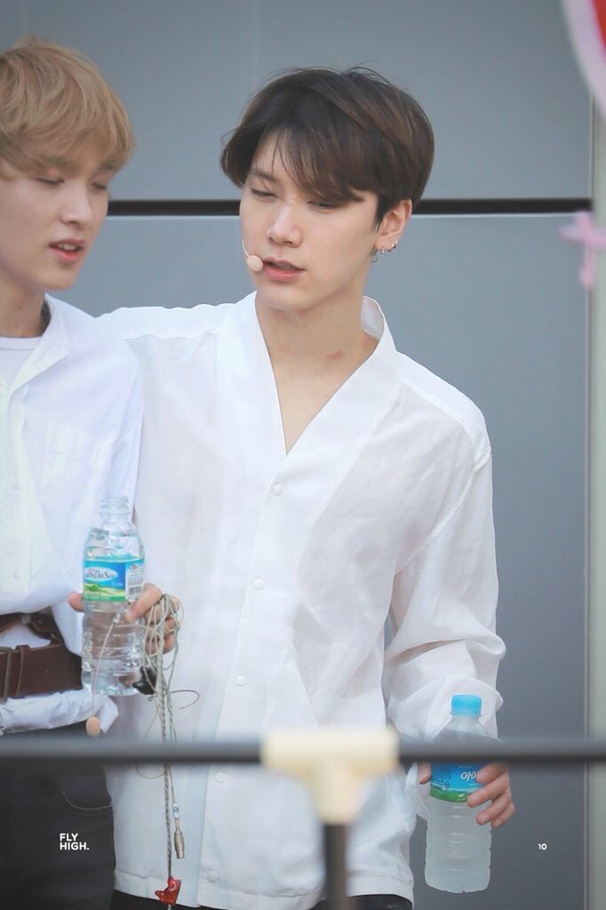 lanlamay_kjj's tweet photo. โกนหนวดดีดีหน่อยได้ป้ะ ขอแดงเลยเนี่ย #doten https://t.co/VeK7aENSnZ