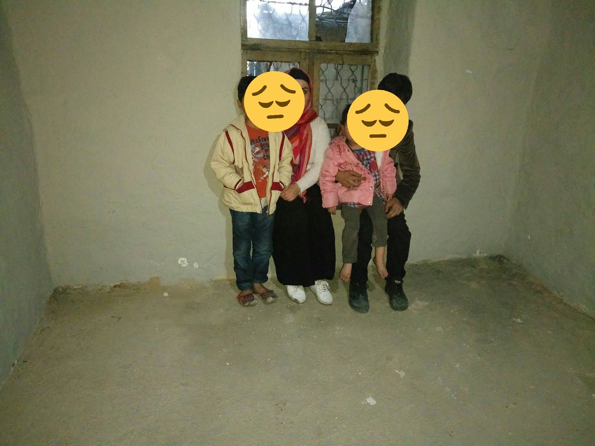 Yer: Konya
İki çocuklu bu ailenin durumu çok kötü. Evlerinde hiç bir şey yok.
Acil olarak buzdolabı, Ocak, tüp, soba, kömür, gıda, yatak, yorgan ve halılara ihtiyaç var. Lütfen duyarsanız kalmayalım el birliğiyle yetkili ve duyarlı hayırseverlere ulaştıralım <a href="/TCKonyaValiligi/">Konya Valiliği</a>