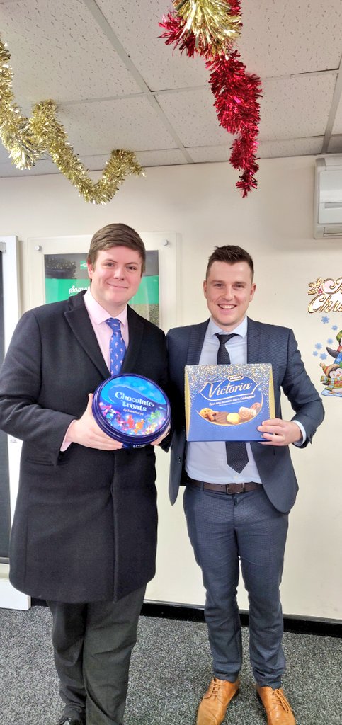 EracU502's tweet photo. A great start to our Monday, Christmas treats from a regular retail customer 🎅🎄🌠 #roadto90 #U5Alive https://t.co/6PkT1LC1O2