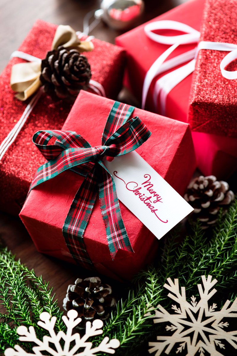 Wey_Voices's tweet photo. Wishing all our followers and fellow choirs a wonderful Christmas and a Happy New Year https://t.co/JgC16jkpyn