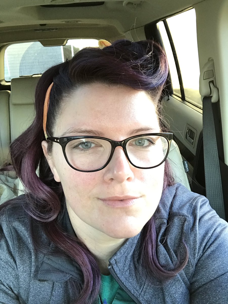 3funpugs's tweet photo. Rocking the leftover hair!  #amillionbillionbobbypins https://t.co/hLBptVvLR7