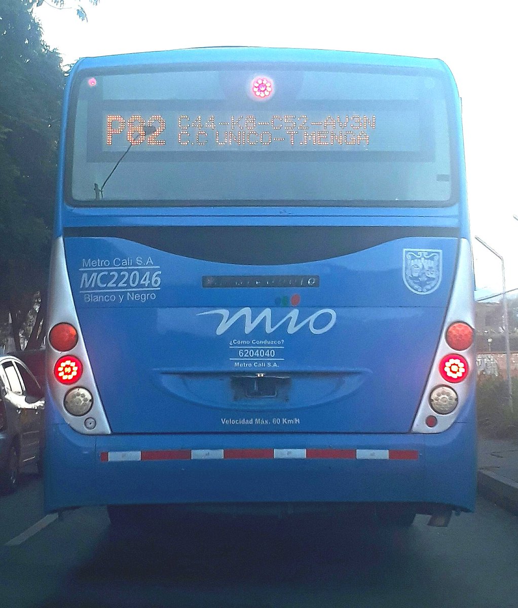 TwiterosCali's tweet image. #FotoDenuncia Bus sin placa y en ruta por las calles de La Sucursal: @IvanCotazo