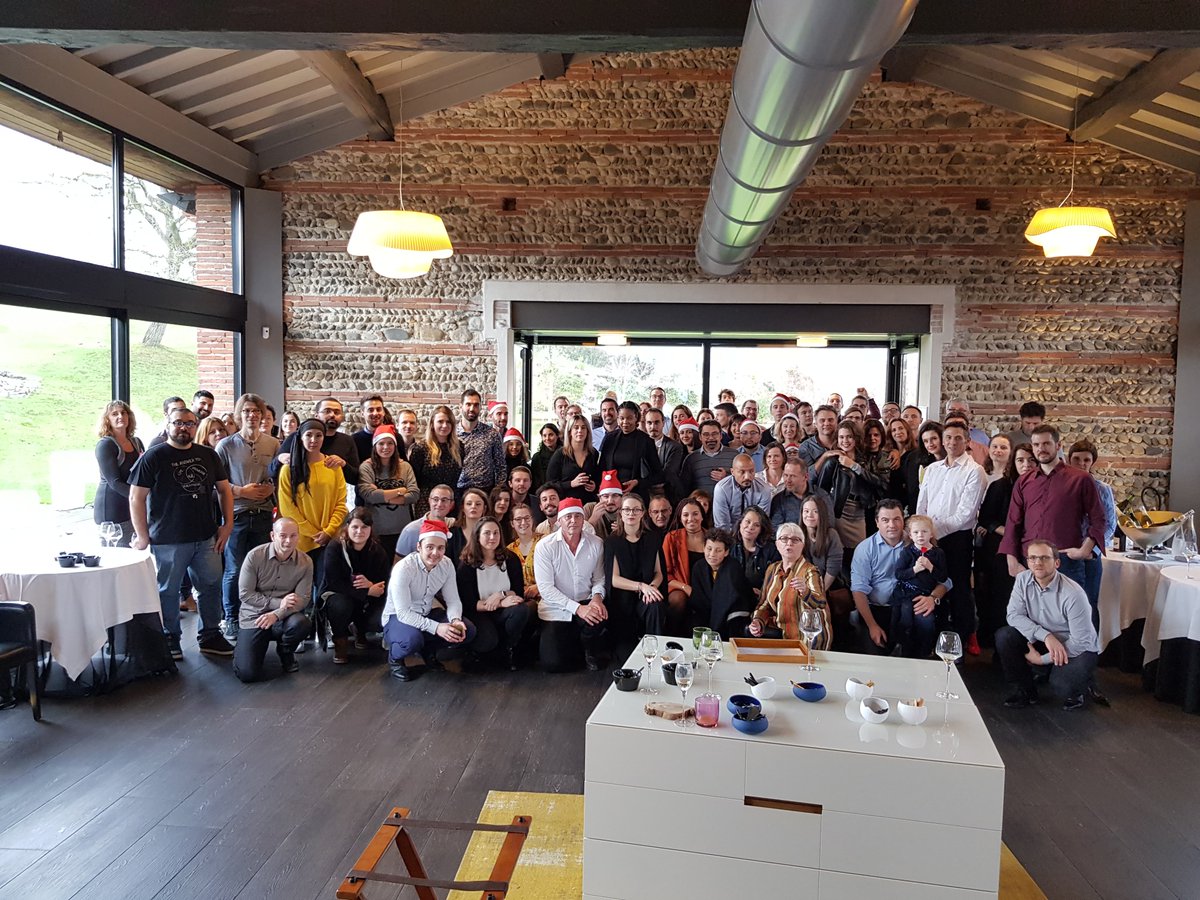 SolutionData_fr's tweet photo. Hier s'est déroulé le repas de noël #SolutionData. Ce fut pour nous l'occasion de tous se retrouver, petits comme grands, autour d'un excellent repas. 
Un grand merci à Frank @FrankRenimel pour la qualité et l'originalité sa cuisine !
#EnMarge https://t.co/OQMjQJA8Ef