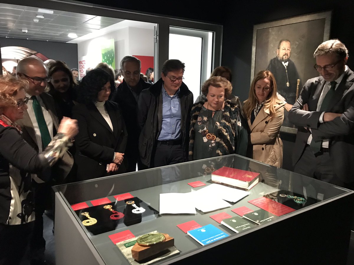 ujaen's tweet photo. Inaugurada la muestra ‘Universidad de Jaén, 25 años’, que puede visitarse hasta el 29 de marzo de 2019 en la Sala de Exposiciones de la Antigua Escuela de Magisterio de Jaén #25añosUJA https://t.co/IZvigq1m3n