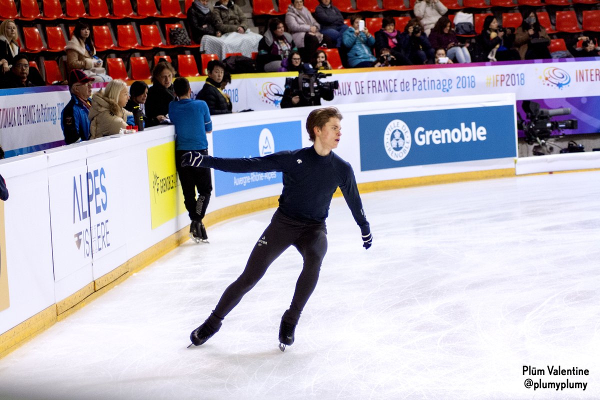 plumvalentine's tweet photo. men's fp practices - 24NOV2018 #DenissVasiljevs #IDF2018 #IPF2018 #GPFigure https://t.co/OfDna1UWrj