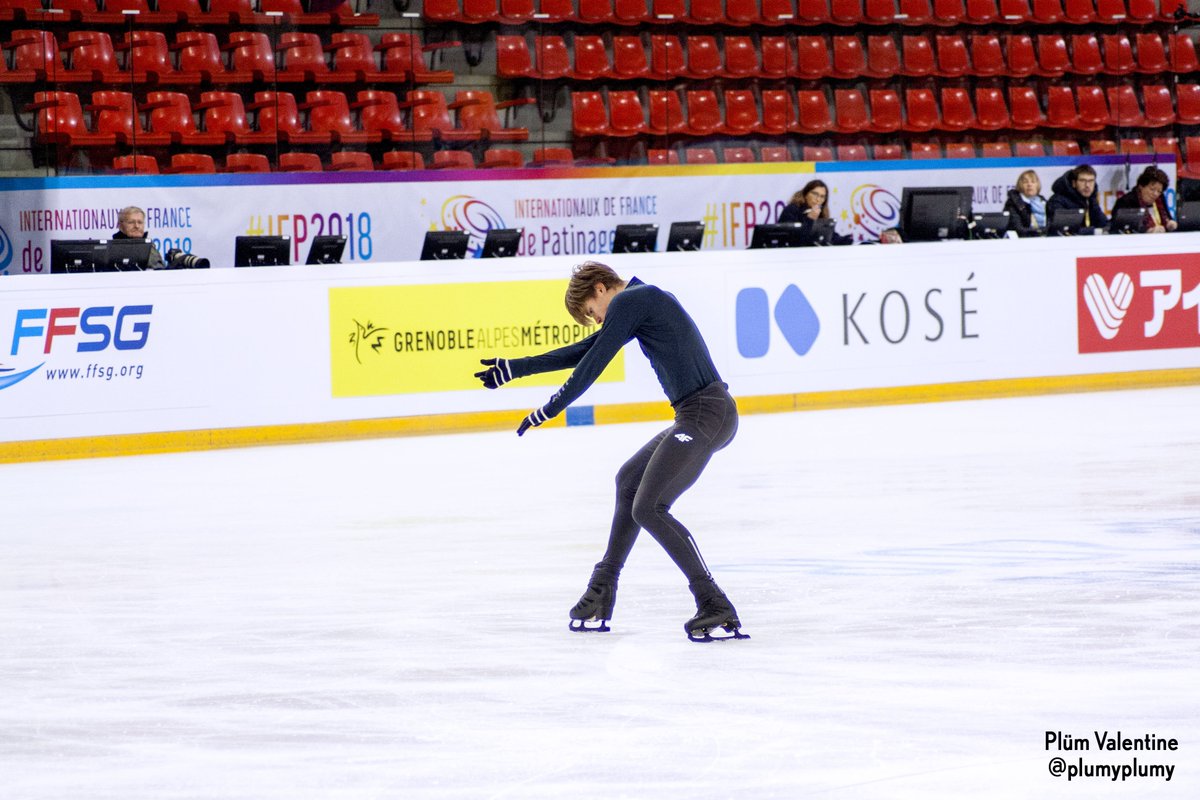 plumvalentine's tweet photo. men's fp practices - 24NOV2018 #DenissVasiljevs #IDF2018 #IPF2018 #GPFigure https://t.co/OfDna1UWrj
