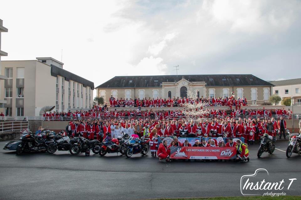 CHChateaurouxLB's tweet photo. Merci les motards de l’Indre pour cette grande collecte de jouets au profit de l’association « Un cadeau des sourires » qui offre des jouets aux enfants hospitalisés au @CHChateaurouxLB : la hotte est encore très remplie cette année ! https://t.co/FVkJSaVwL6 https://t.co/94nw7ZcUfE