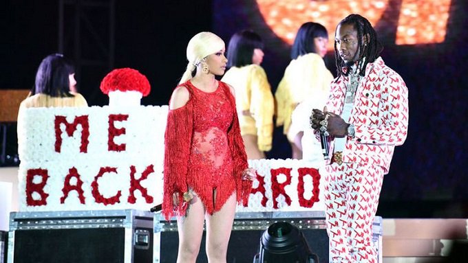 937RhythmFm's tweet photo. Watch The Moment Offset Crashes Cardi B's Performance To Apologize
https://t.co/Oy55K5shIv
#RhythmEntertainmentNews #CardiB #Offset #TakeOffsetBack https://t.co/rnwtPqNsC0