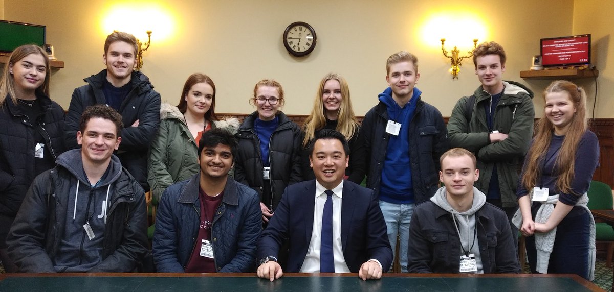 Great to welcome @HighburyJournos students to @HouseofCommons again for a tour and Q&A. Look forward to reading your work in @portsmouthnews and other publications! @HighburyCollege