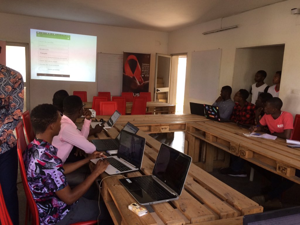 MumCare's tweet photo. Les 5 équipes finalistes pour le concours #Innov4Health , à fond pour défendre chacune leurs solutions.. #Inclusion @PnudTogo , @woelab , @senamekoffi @e4health_ https://t.co/nybyCLkuJ1