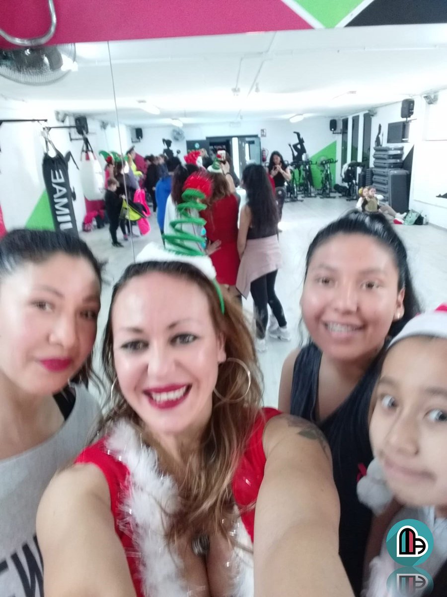 Manzano_Team's tweet photo. El fin de semana pasado fue todo un éxito nuestra Master Class de Zumba, entre Madres e hij@s.
Pasamos una mañana divertidísima, donde peques y mayores se lo pasaron en grande.

➕ Información sobre nuestro Gimnasio:
https://t.co/LrXTBTUdgM https://t.co/wxtaIhti38