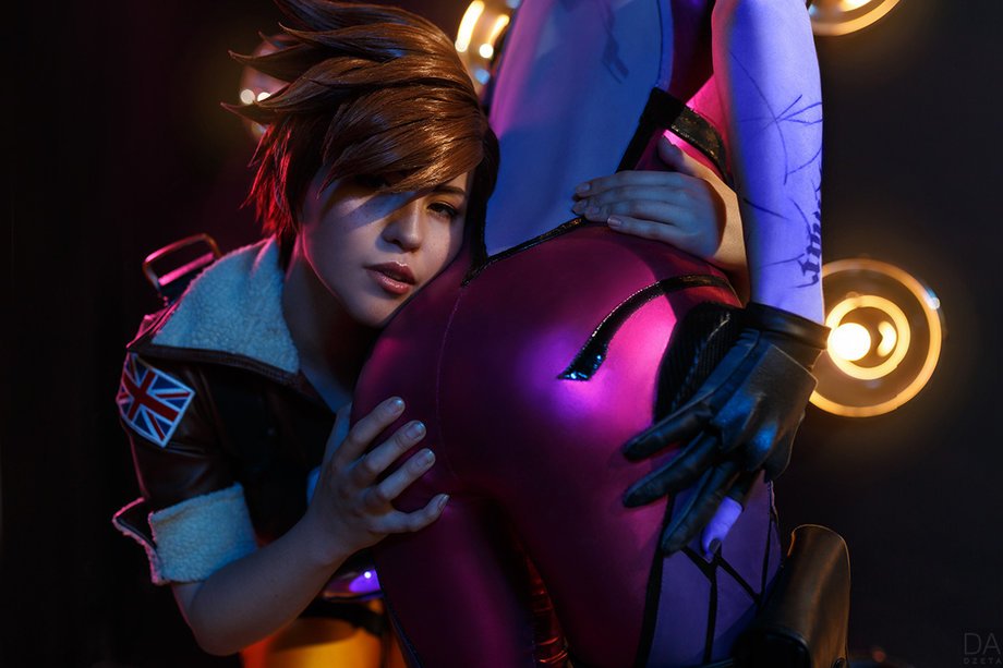 Gemischtrassiger Jung Cosplay Cumshot