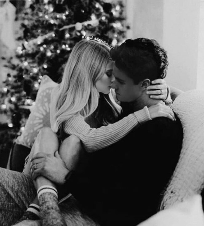 SimonAlvarezRSL's tweet photo. 🌙Todo lo que quiero para navidad es estar eternamente junto a ti @AmbarSmithRSL https://t.co/LRy0u6daZ8