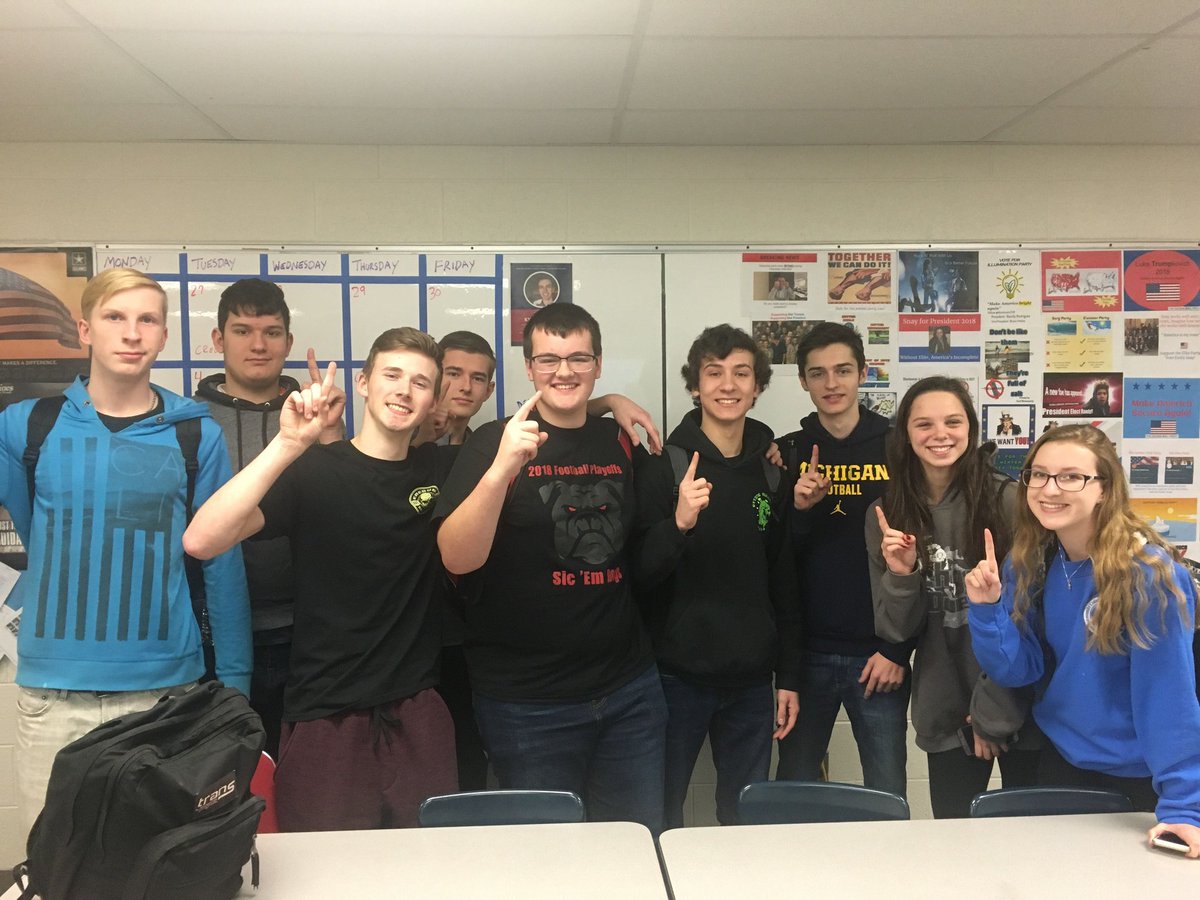Thesmittyparty's tweet photo. Thanks to all our supporters for bringing The Smitty Party to the first place spot in @MrRoboto20 1st hour class!! Photo creds @PartyMip https://t.co/0rHJX9AwVp