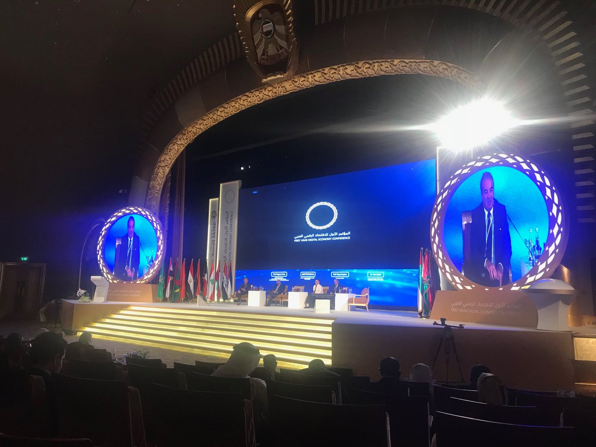SophieGiroday's tweet photo. Availability of quality data is important but no longer a prerequisite for effective #MachineLearning. #AI in Finance as seen and world-class experts from academia (University of Florida and La Sapienza, Rome) and the Head of #AI at Yes Bank: #DECsummit https://t.co/C62iwwfoeZ
