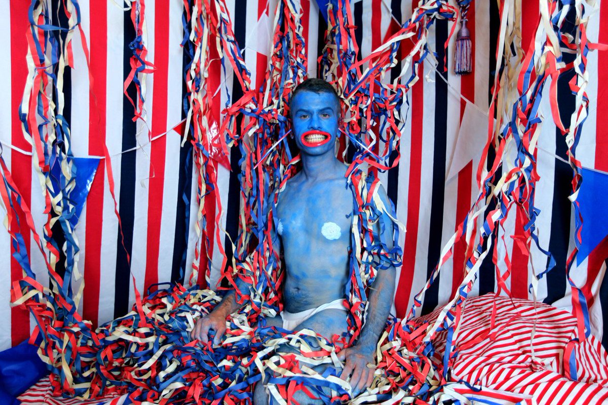 EstParisien's tweet image. [Jusqu'au 22/12] [@Bit20Paris] [@MaelleGalerie] [#Exposition]

Dernière semaine pour la BIT20 ! Pour conclure l'aventure en beauté, nous vous proposons un détour du côté de la Maëlle Galerie où Mehryl Levisse présente son Salon d'apparat.

Plus d'infos ➡️ buff.ly/2SUu283