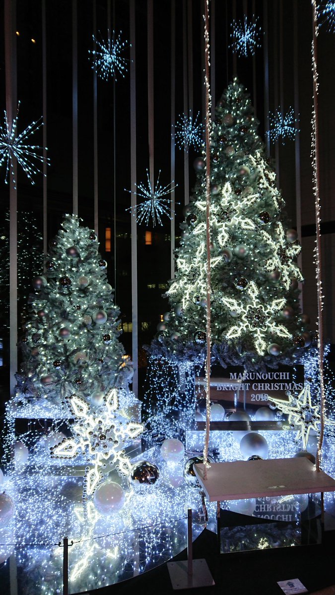 Naoki Maeda 丸の内クリスマス 綺麗なクリスマスツリー