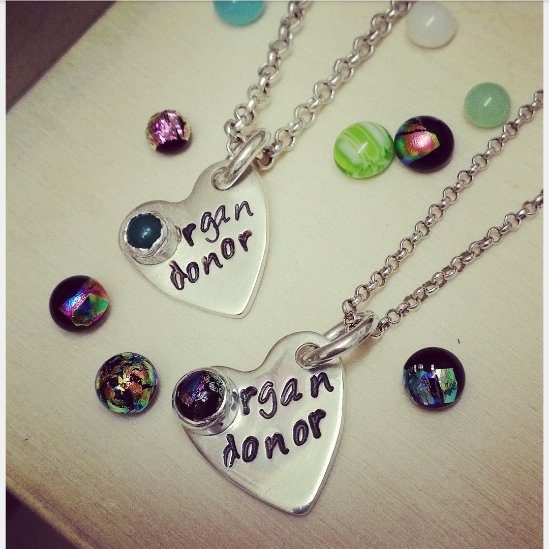 corrinethorneGA's tweet image. Please please #retweet these beautiful handmade Medical Necklaces. I want to help start difficult conversations using jewellery. I also want to make medical jewellery pretty! #medicaljewellery #organdonor #diabetes #kidneytransplant #organtransplant numonday.com/shop/corrine-t…