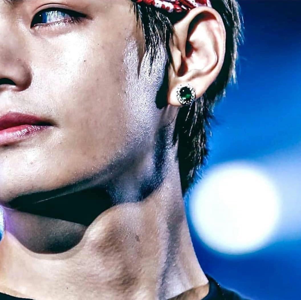 тэхен бтс 2021 кудрявый. тэхен бтс. ким тэхен 2020. тэхён бтс с кудряшками. ким тхэ хён 2020.