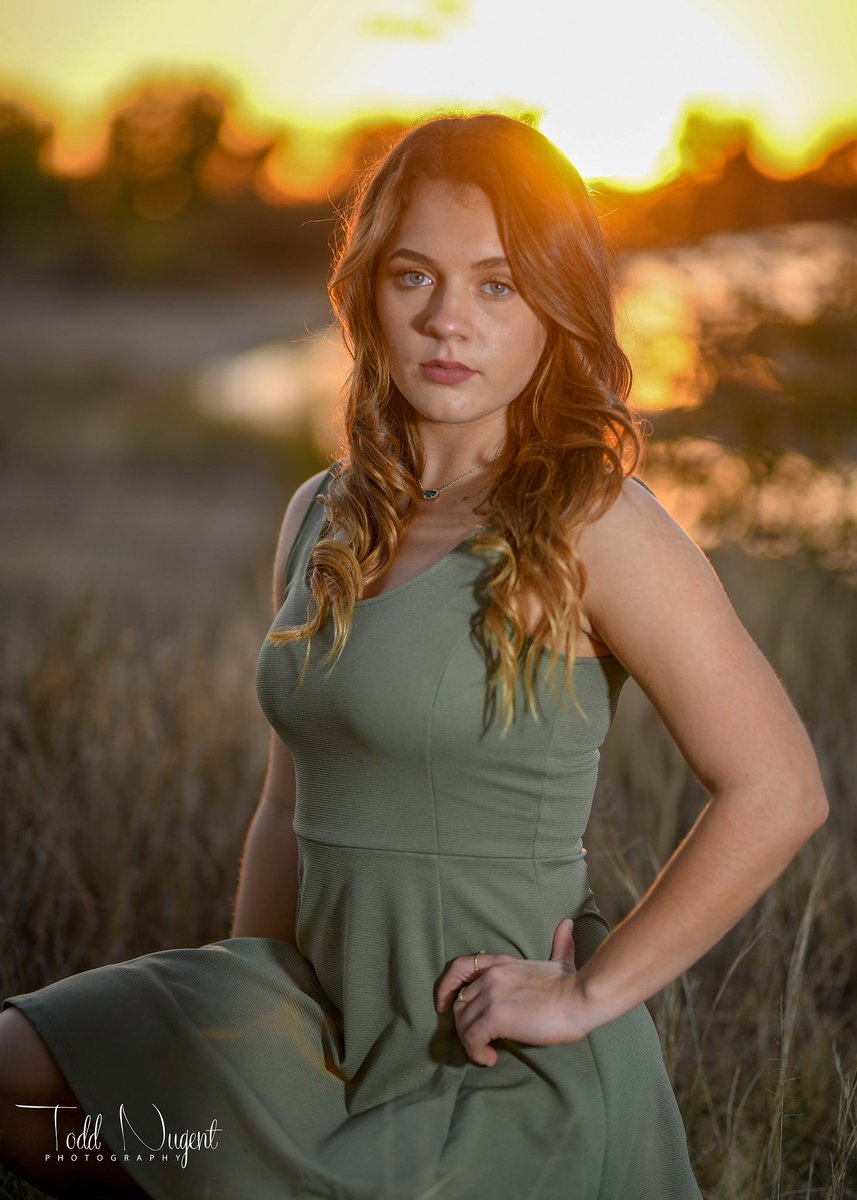 aveeess's tweet image. 18 🥳 #seniormonday :-)