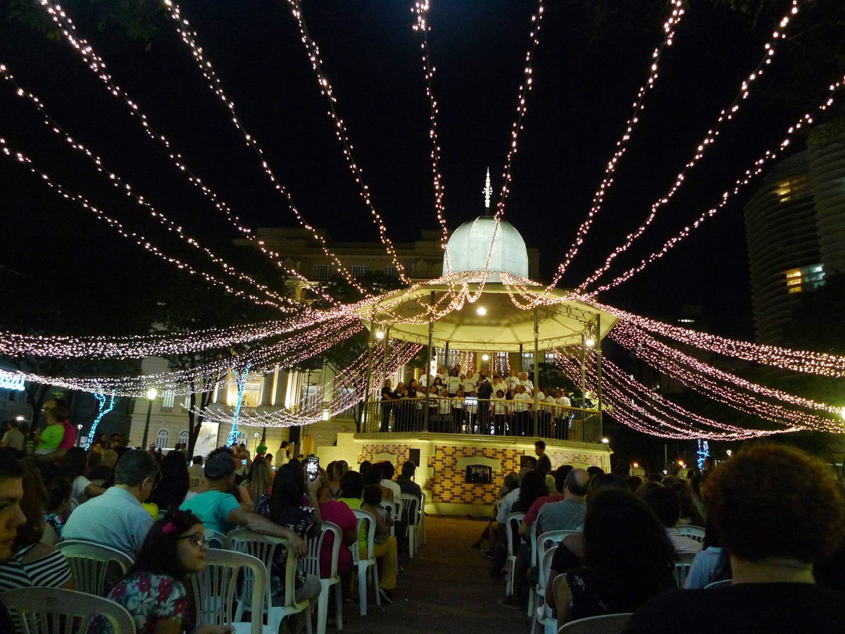 O que dizer de uma Cantata especial com os corais nas janelas do Memorial Minas Gerais Vale e <a href="/mmgerdau/">MM Gerdau</a>? Vem para a Praça da Liberdade nesta quinta, 19/12, às 19h30 e confira ;) bit.ly/2EtzbzZ  #NatalNoCircuito2018 #CircuitoLiberdade
(Foto: Izabel Chumbinho/IephaMG)
