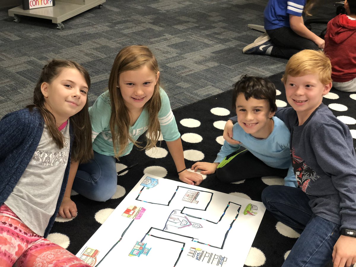 livingekim's tweet photo. Creating like crazy @WhitesidesElem1 with @strawbees and @Ozobot with @chretienheidi1. @VOCALCCSD #TLselevate #TL12DaysofTwitter @bobolibrarian https://t.co/DxHJlroXiS