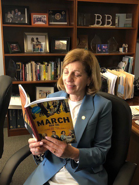 OneBookSD's tweet image. Look who got #CAUGHTREADING! It&apos;s @barbarabryd1, enjoying this year&apos;s #OneBookSD #OneBookOneSanDiego selection #MARCH Book One by @repjohnlewis @andrewaydin @Nate_Powell_Art