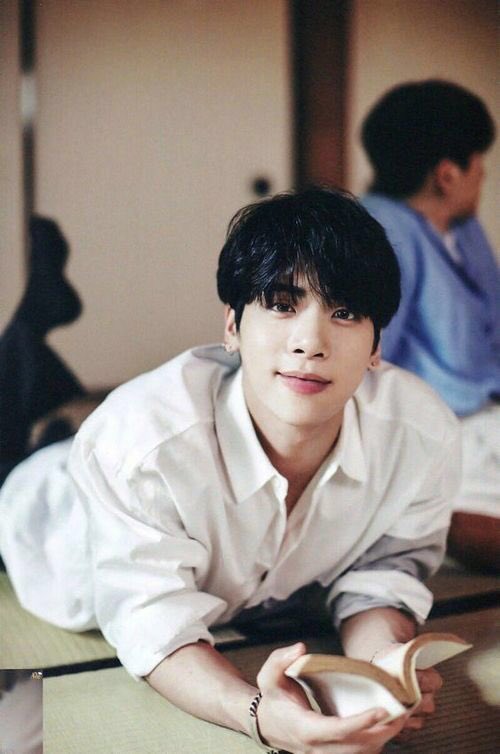 pretty4tae's tweet photo. We love you Jonghyun, gone but never ever forgotten https://t.co/82Z2mboVKV