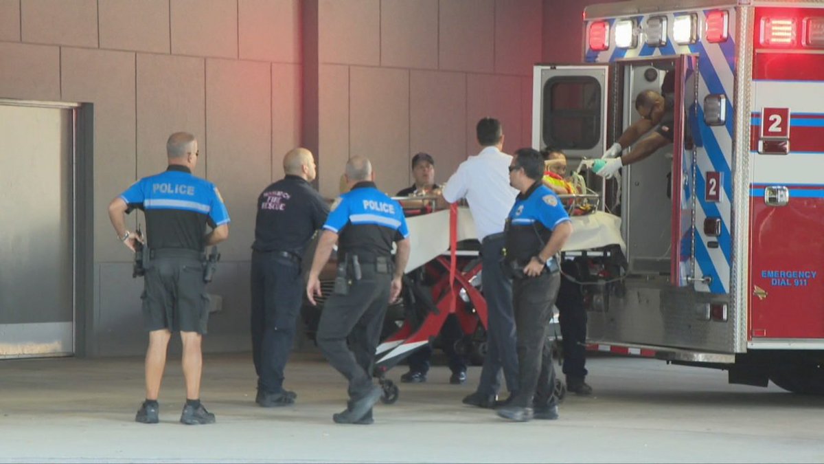 Worker impaled after falling about 12 feet from building in Miami Beach bit.ly/2PIEWvK?utm_so… https://t.co/keDluDCYai