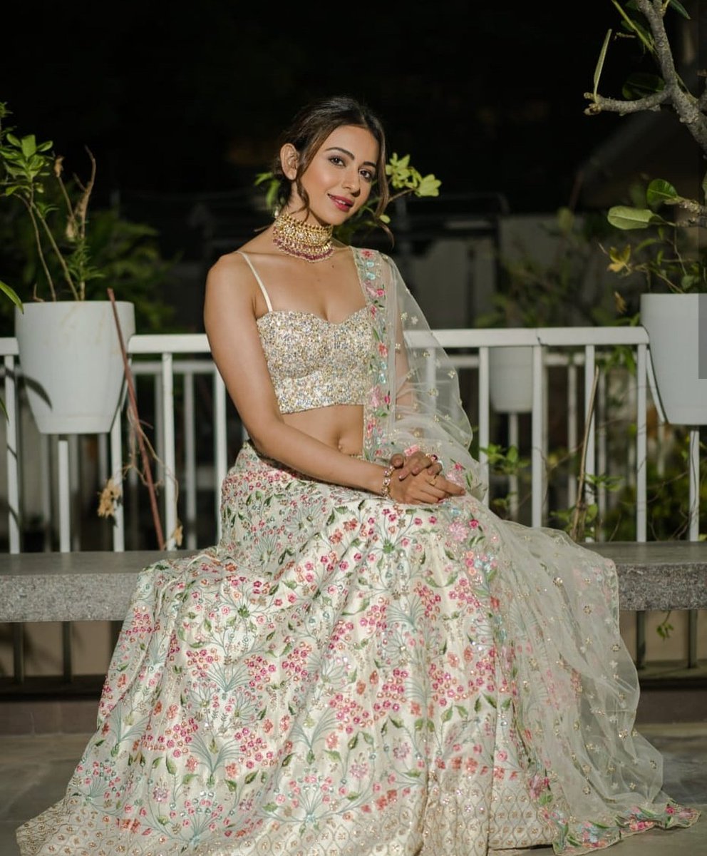 Get_Cinemaz's tweet photo. #rakul preet singh wallpaper @Rakulpreet
#RamCharan #Antariksham9000kmph #4DaysToZero #4DaysToKGF #AankhMareyFastest100Million @RakulPreetWorld @RakulPreetFan #TeluguActress #DestinyOfAWarrior https://t.co/2blKPZ6AYH