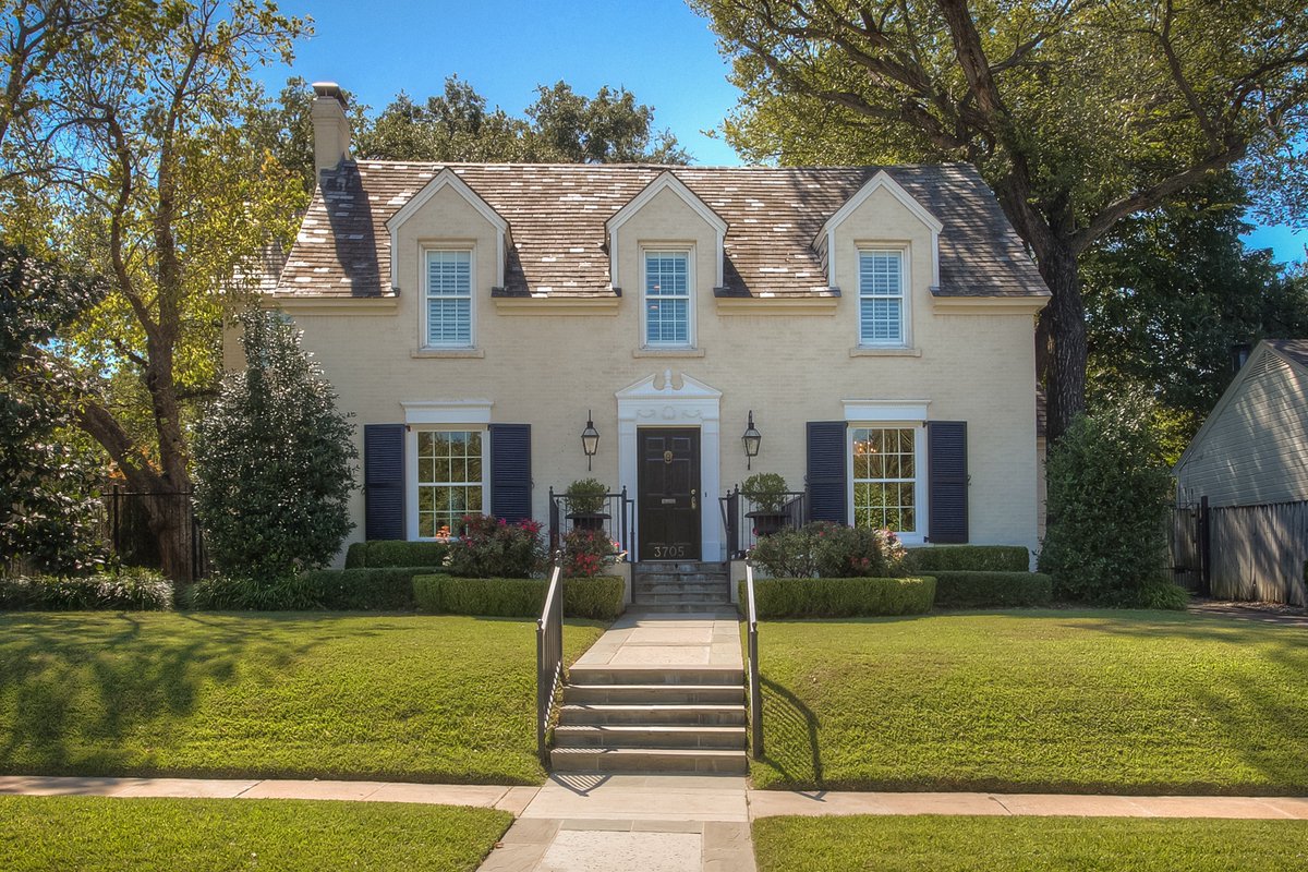 WilliamsTrew's tweet photo. Beautiful Monticello home with walls of windows and lots of natural lighting
3705 Potomac Avenue
$1,099,000 | 4 beds/3.5 baths
Listing Agent: @berkesgroup 

https://t.co/3Z2YCwytQr https://t.co/rjXV1ZxEUv