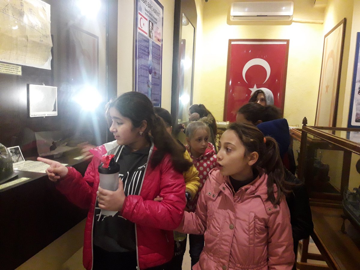 Denizciliği tanıtma, sevdirme ve yayma kapsamında Ilçe Milli Eğitim müdürlüğü tarafından düzenlenen Denizcilik Müzesi'ne gezi programı, Necla Midilli Merkez Ortaokulu 'nun öğrencilerinin katılımı ile 17/Aralik/2018 tarihinde başladı.