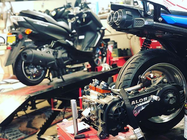 ScooterSwapShop's tweet photo. Work for the day, smax155 and putting the cylinders back on the twin! #smax #bws #stage6 #catenomiano #maxiscoot #maxiscooter https://t.co/3W8Y1hFHfu https://t.co/aIjrwQLqC2