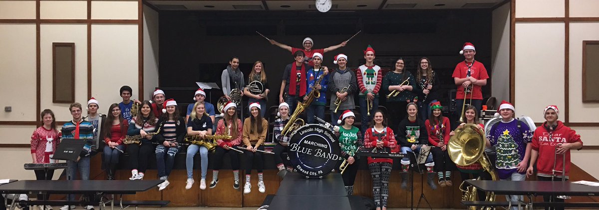 LHSBlueBand's tweet photo. Caroling with members of the #LHSBlueBand. #EC__Proud  ##EC_Lincoln #LHSBlueBand_Proud https://t.co/zDNPJdAvhw