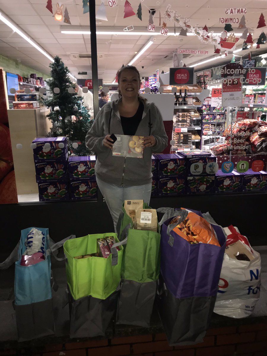 Very happy to donate party food for Warsop Youths xmas party this evening . Looks like they’re gonna have a blast !! @WarsopCoop @@_NatalieBates @lee_westwood99 @sport4kidz1 #TheCoopway #christmasparty #communityfun #localcauses