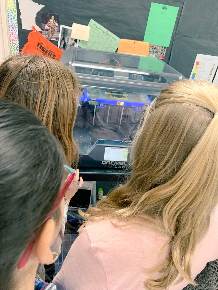 maesmrmiller's tweet photo. @mrs_bauleke’s 6th graders swarmed the printer the second it started! Only 1 hour and 22 minutes to go! 😂⏰and I’m watching the “action” live from my office via the built in camera! @DremelEdu #3Dprinters #MakerEd https://t.co/CilfH3K0JM