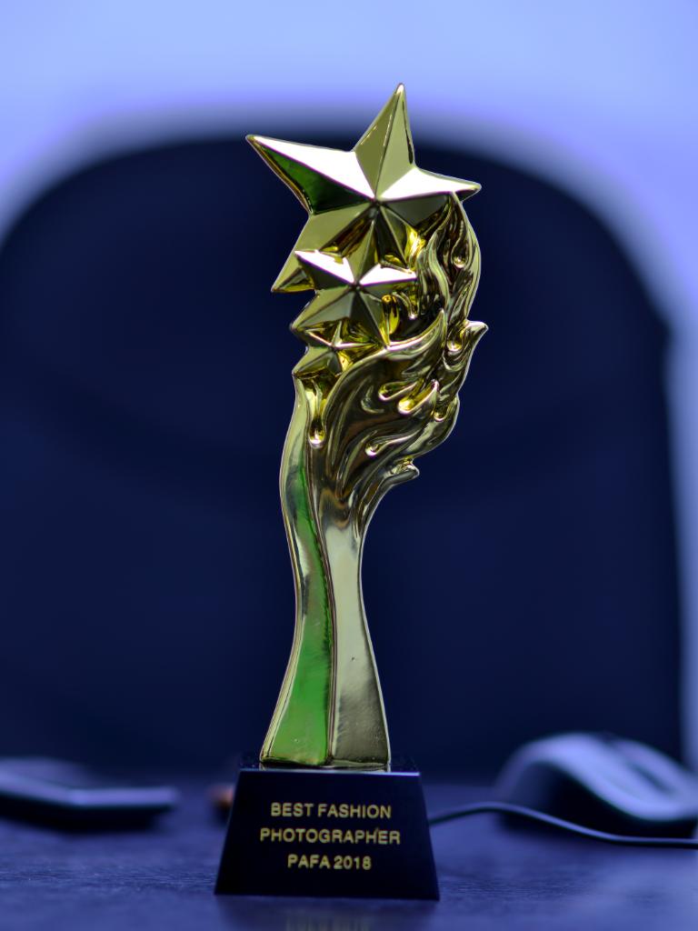MBU's tweet photo. π | Congratulations to @LuswataSamie who won the Best Fashion Photographer of 2018 award at the recently concluded Pearl of Africa Fashion Awards #PAFA2018 https://t.co/ff3HnS9PpJ