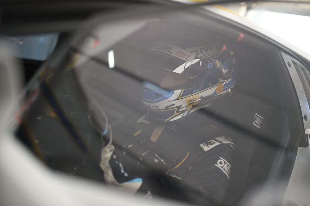 MacbethRacing's tweet photo. // 𝓕 𝓞 𝓒 𝓤 𝓢 // Those moments of silence before rolling out of the paddock

#huracan #supercar #cars #lamborghini #racecar #racing #carporn #supertrofeo #latergram https://t.co/eLZsqznrAw