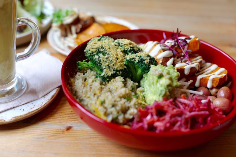PureFoodTravel's tweet photo. It’s time for an update on tasty pure hotspots in London! We are looking for fine restaurants with vegetarian and vegan food. Check out these 3 delicious sustainable hotspots including @HiveWellbeing > https://t.co/LPPnaTmr9W https://t.co/agA9Wq1hTQ