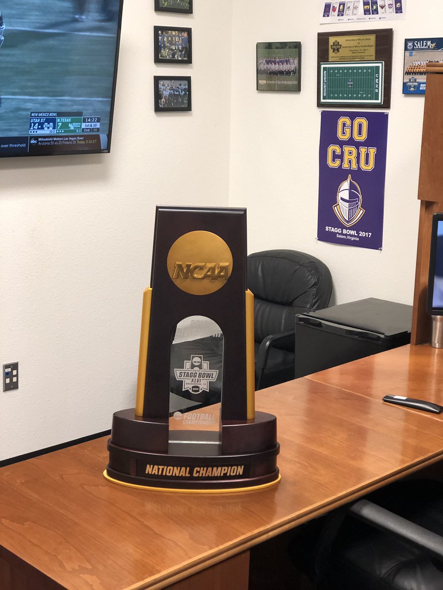 My desk is a little cluttered but I’ll figure it out #nattychamps