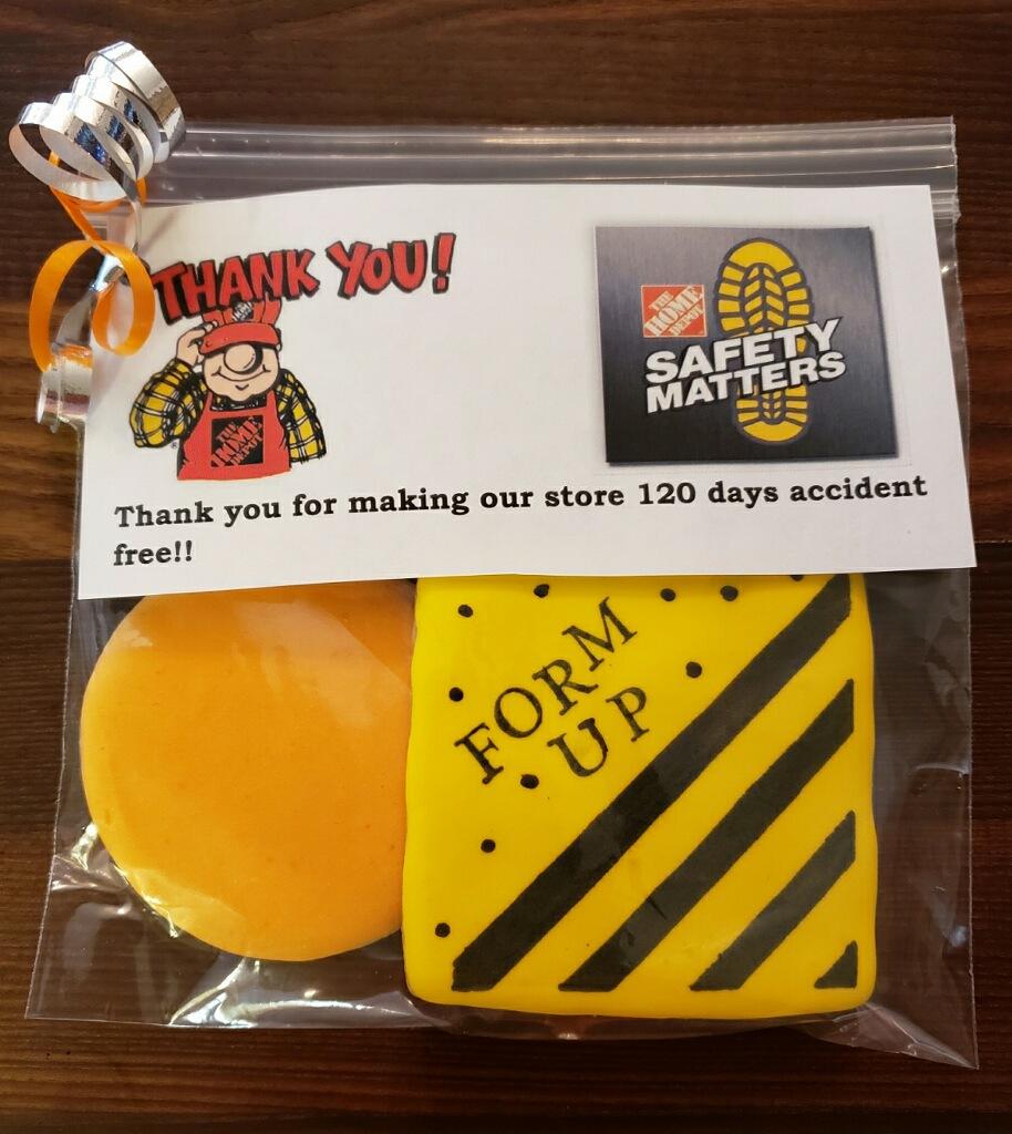gwenthayer1's tweet photo. Celebrating 120 days safe few days early giving out safety cookies @zoebeth34 @KadeKasner @Donohoo_C @derekpnorton https://t.co/T4ZsyTy9WD