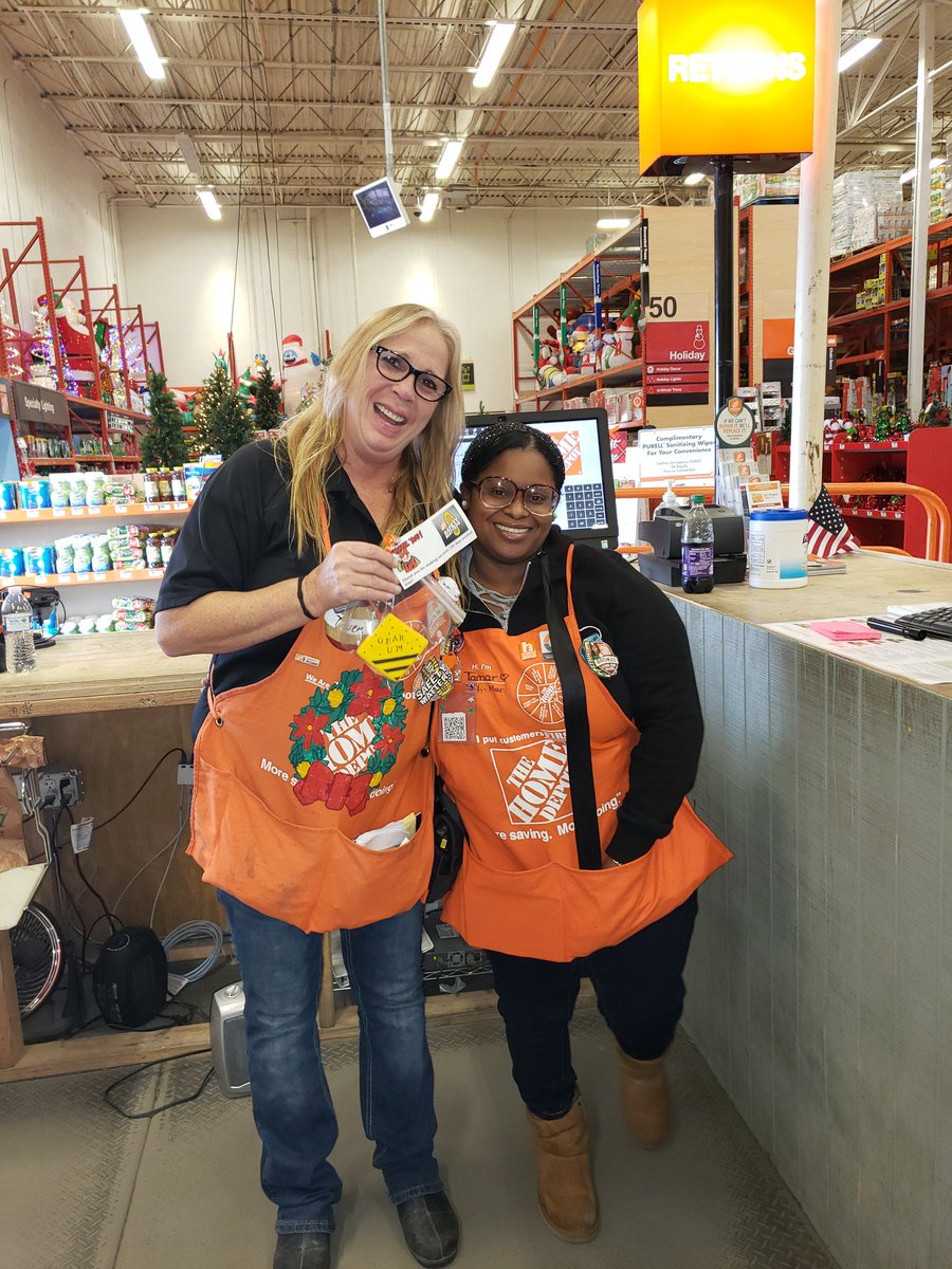 gwenthayer1's tweet photo. Celebrating 120 days safe few days early giving out safety cookies @zoebeth34 @KadeKasner @Donohoo_C @derekpnorton https://t.co/T4ZsyTy9WD