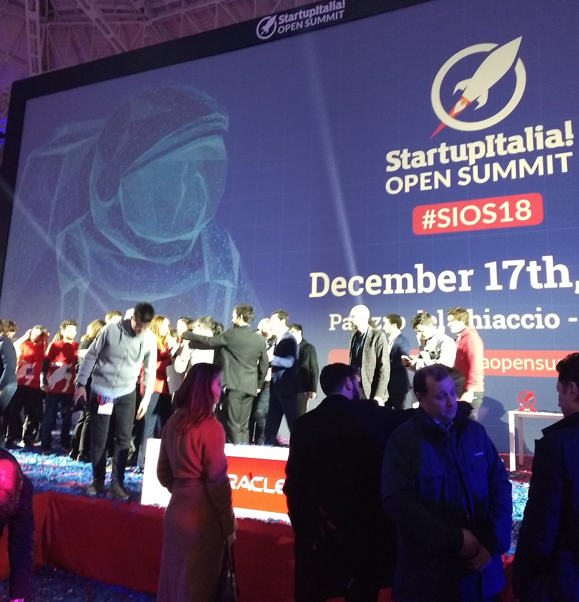 simonaumberta's tweet photo. È stata una lunga giornata qui a #sios18 ...ma ne è valsa la pena! Complimenti a tutti ma specialmente a #Erydel premiata #startup dell'anno dalla giuria - di cui anch'io ho fatto parte, con @GabbaPro #weareOracle https://t.co/JJ0DIfxryw