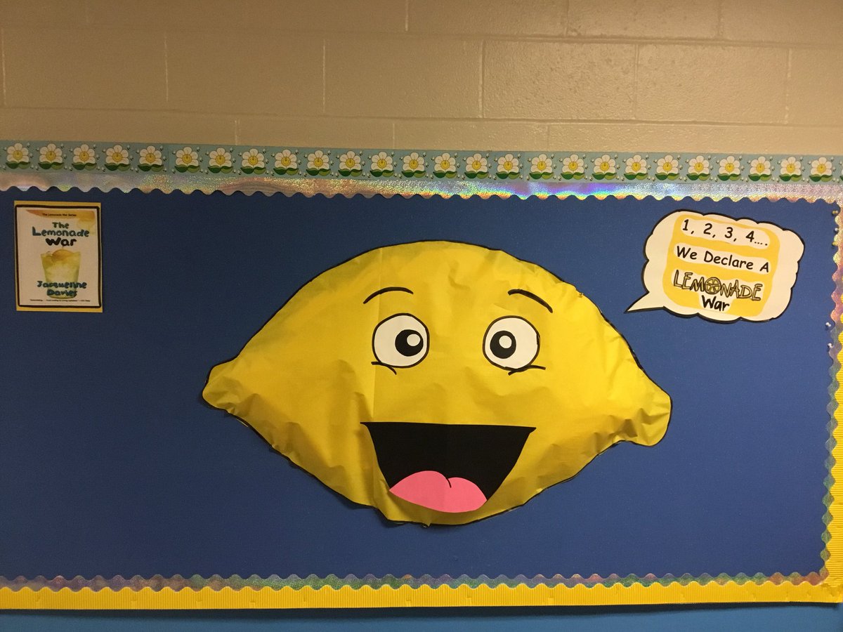 ConnorCougars's tweet photo. @DeStasoBusyBees is getting ready for The Lemonade War!! What an awesome bulletin board!! 🚌🐾 @readtothem https://t.co/kStYGqic4p