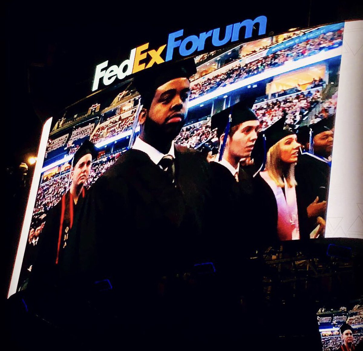 larrywatsoniii's tweet photo. π #MemphisGrad18 π https://t.co/ed8cMzaquz