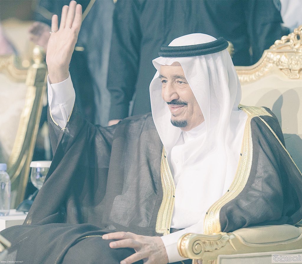 لابكت نجد العذية تهل دموعنا ..
بالهنادي قاصرينن شوارب قومها ..
حنّ هل العادات ومخضبين سيوفنا ..
والطيور الحايمة جادعين لحومها ..
صعبتن أفعالنا لا بغاها غيرنا ..
وكلمة التوحيد حنا عمار لسورها ..
ومرخصين أرقابنا لازهمنا شيخنا ..