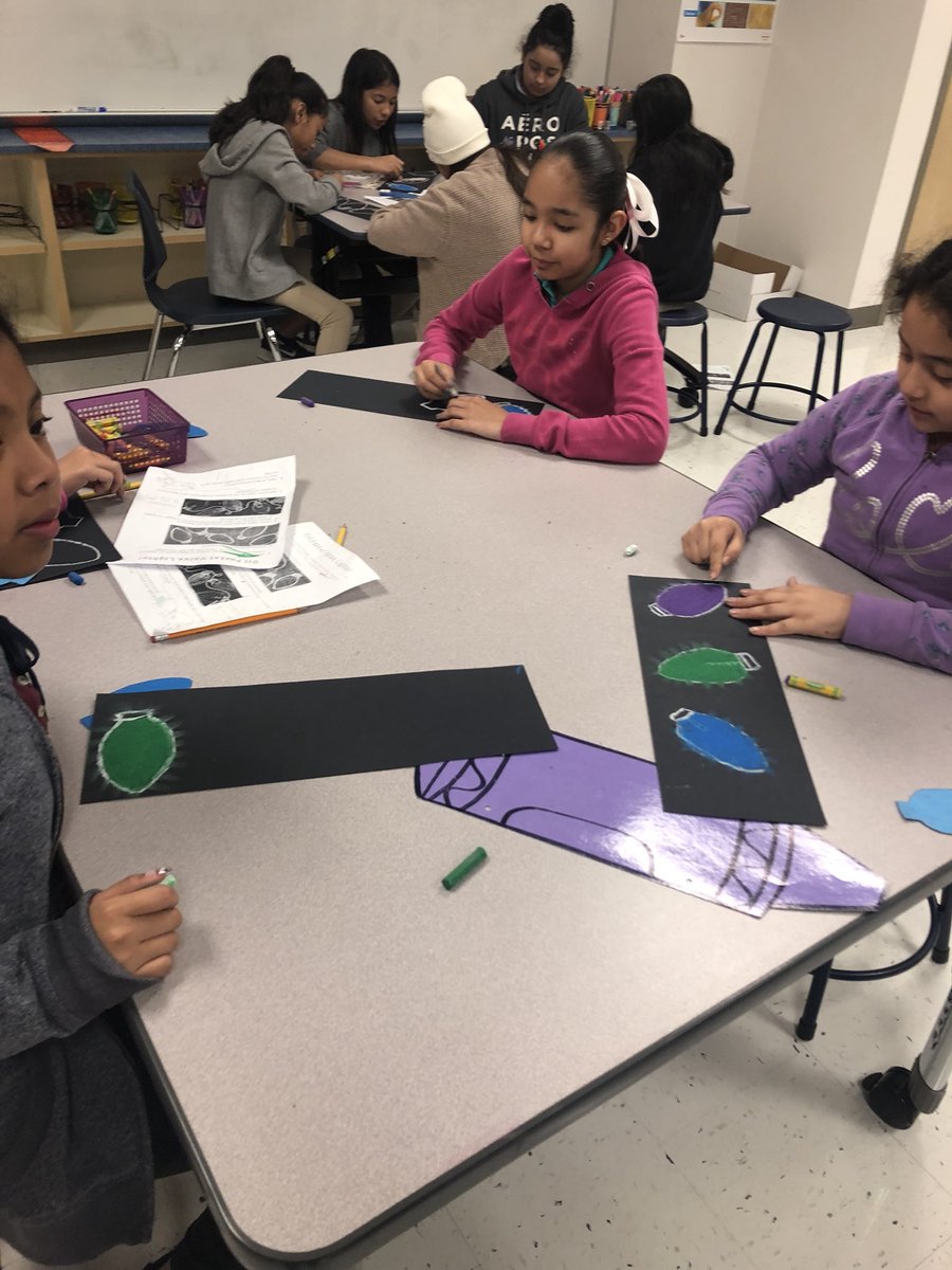 MegBarreraz's tweet photo. 5th grade is creating the illusion of glowing lights in art! #mesqart #weareflorencestrong @JHFlorenceElem1 https://t.co/vOXAWMVT3C