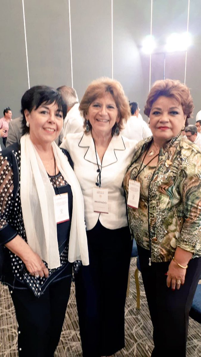 amexme's tweet photo. Presidenta Nacional @LuceroCabralesy Presidenta  @AMEXME_YUC Carmita Cardeña asistieron al “Acuerdo para garantizar el derecho de acceso a los servicios de salud y medicamentos gratuitos de la población sin seguridad social” presentado en @AyuntaMerida por @lopezobrador_ https://t.co/is19h2sNf0